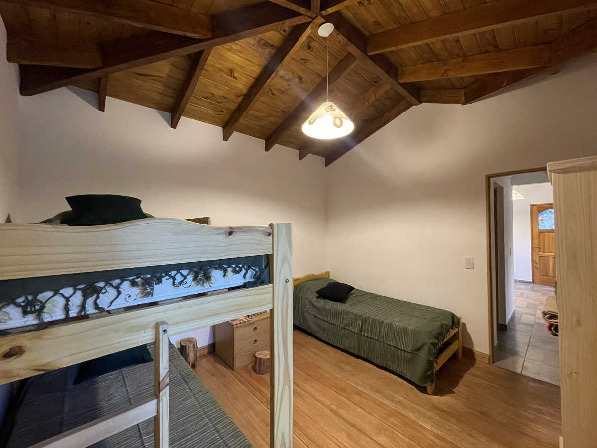 Segundo dormitorio de la Cabaña Ciprés